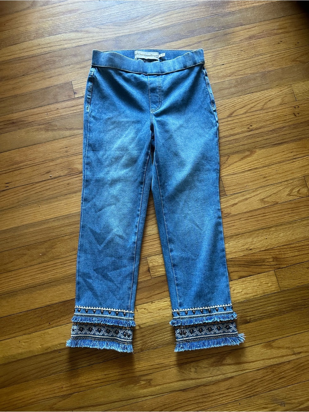 Soft Surroundings Boho Dreams Pull-On Embroidered Fray Hem Crop Jeans PXS